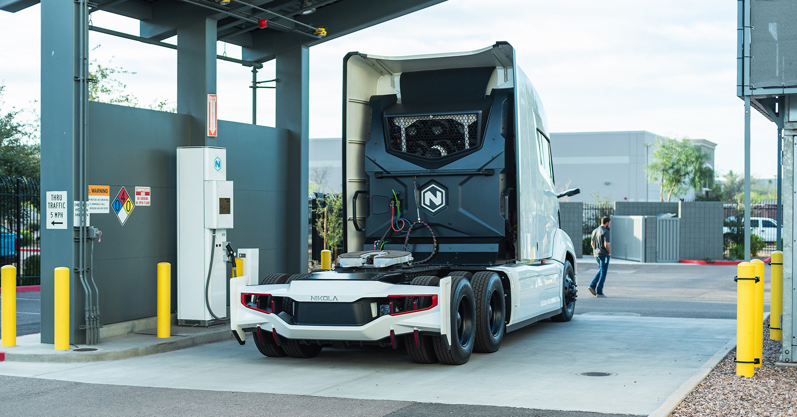 who makes hydrogen fuel cells for nikola